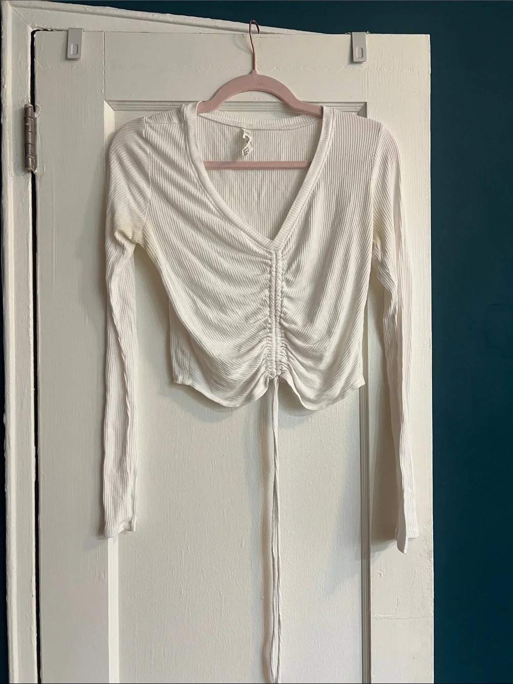 **WORN ONCE** ALO Yoga Cream Ribbed V‑Neck Ruched Long‑Sleeve Crop Top
